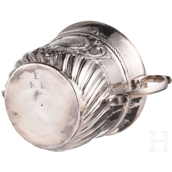 Silberner Porringer (Napf), London, Richard Bayley oder Edward Barnett, 1722