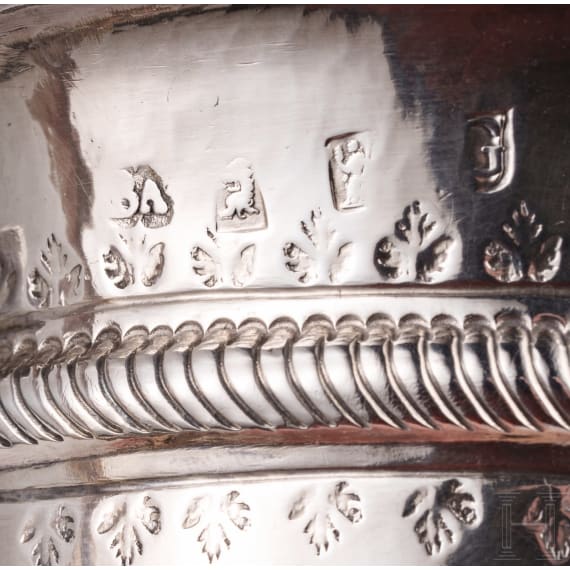 Silberner Porringer (Napf), London, Richard Bayley oder Edward Barnett, 1722