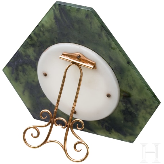 Mit Gold und Diamanten besetzter Nephrit-Fotorahmen im Stil von Faberg&eacute;