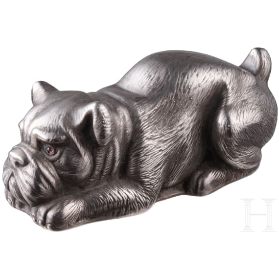 Liegende Bulldoge in der Art von Faberg&eacute;