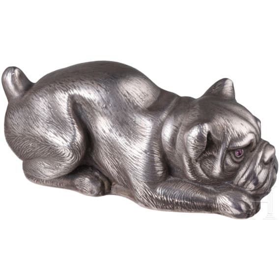 Liegende Bulldoge in der Art von Faberg&eacute;