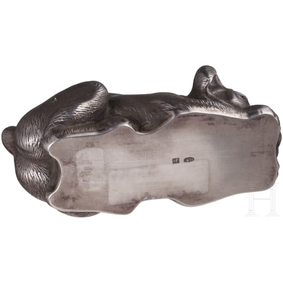 Liegende Bulldoge in der Art von Faberg&eacute;