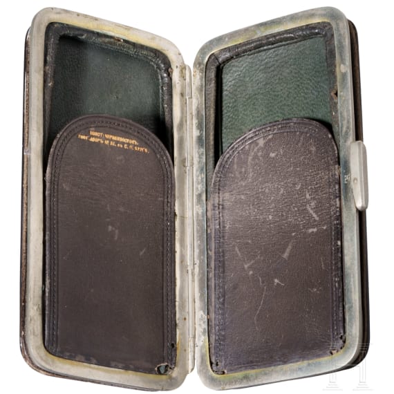 Lack-Etui und kleines Tablett, Russland, Ostaschkow, Werkstatt Osip F. Wischnjakow mit S&ouml;hnen, 1885 - 1888