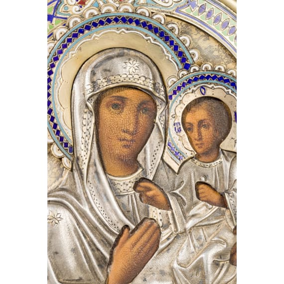 Ikone mit der Gottesmutter Iwerskaja mit Email-Oklad, Russland, Ende 19. Jhdt. (Ikone), Moskau, Dmitri A. Gorbunow, 1890 (Oklad)