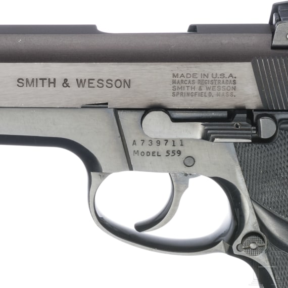 Smith & Wesson Mod. 559, "9 mm 14-Shot Autoloading Pistol"