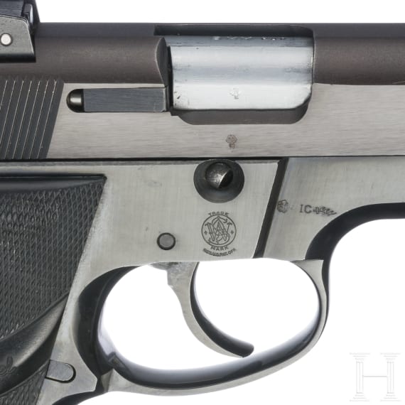 Smith & Wesson Mod. 559, "9 mm 14-Shot Autoloading Pistol"