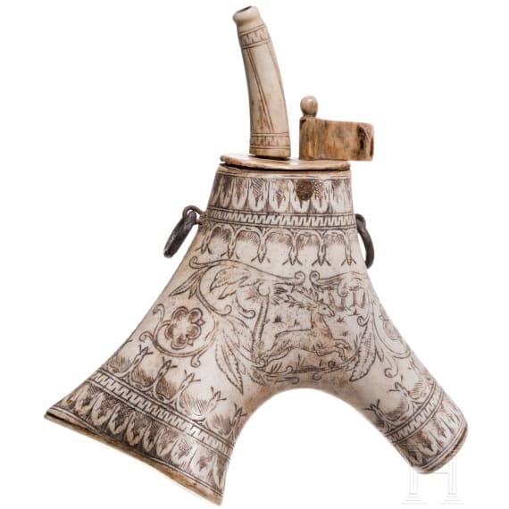 Geweih-Pulverflasche, Ungarn/Siebenb&uuml;rgen, um 1700 und sp&auml;ter