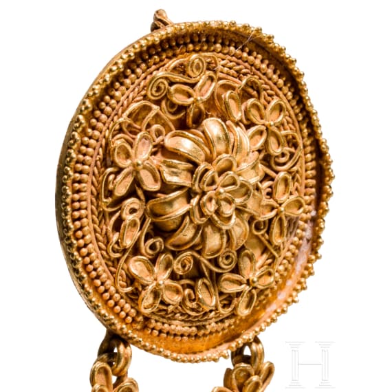 High-quality and deceptively similar copy of a pair of exceptionally large and exquisite Greek gold earrings, late 19th to early 20th century, based on models from the second half of the 4th century B.C.