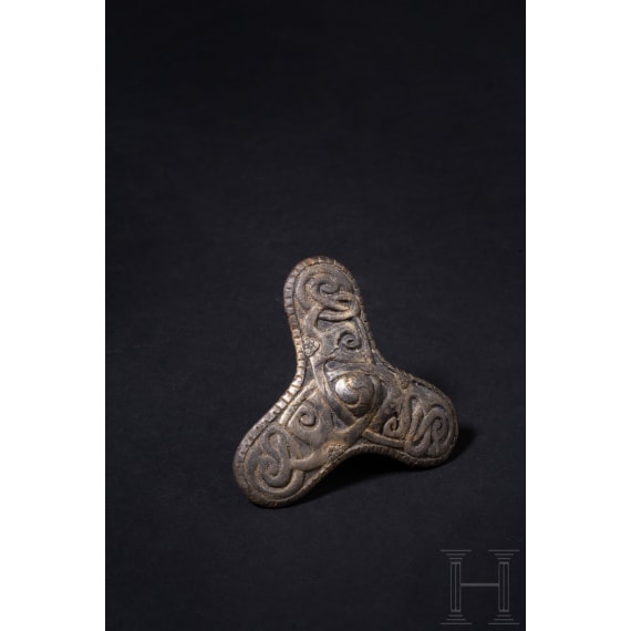 High-quality copy of a silver &lsquo;trefoil fibula&rsquo; with Mammen-style decoration (Viking, mid-10th to early 11th century) from the late 19th century