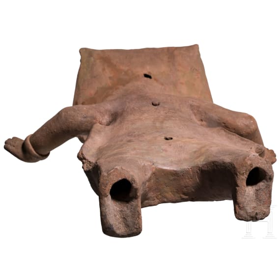 A Pre-Columbian "Sonriente" clay figure, Mexico, Veracruz, Remojadas, 600 to 900 A.D.
