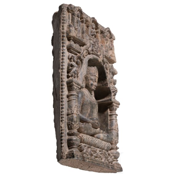 Black stone stele in the style of the Pala Dynasty (c. 750&ndash;1161), probably from this period, 11th/12th century