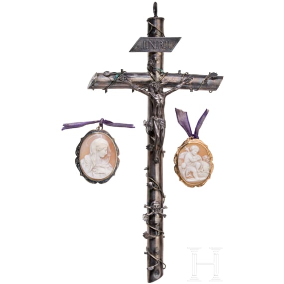 Pope Pius IX (1846-1878 the 255th Pope) - a presentation casket with crucifix and two silver and gold-mounted cameos with dedication from 1872