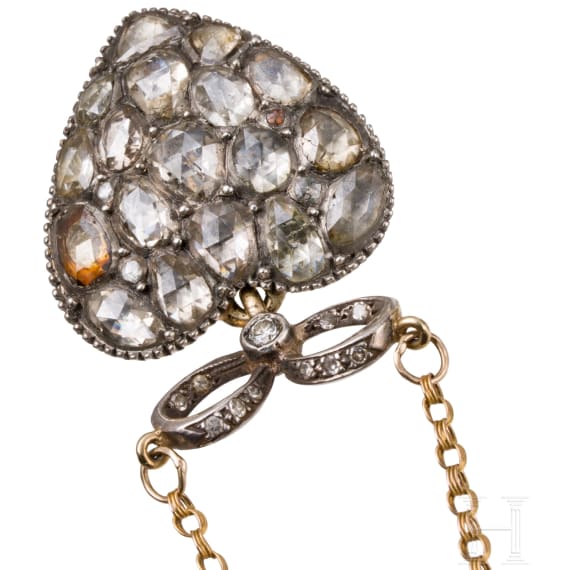 A Russian 14ct gold chain with heart-shaped pendant set with 33 diamonds (circa 6ct), circa 1880