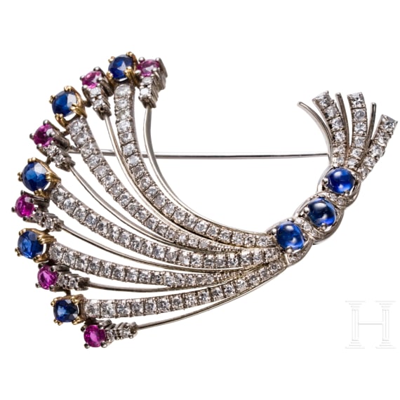 A 18ct white gold brooch set with diamonds