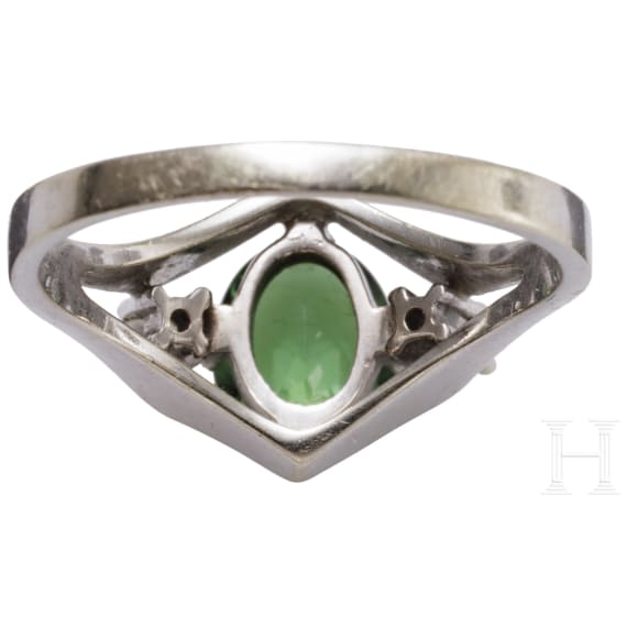 A 14ct white gold ring with tourmaline
