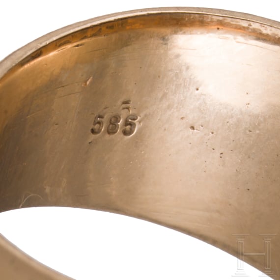 A 14ct gold ring set with diamonds (ca. 0.255 ct)
