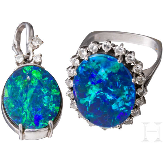 A 14 ct ring and a pendant with opal doublet and triplet with brilliants (approx. 0.72 ct)