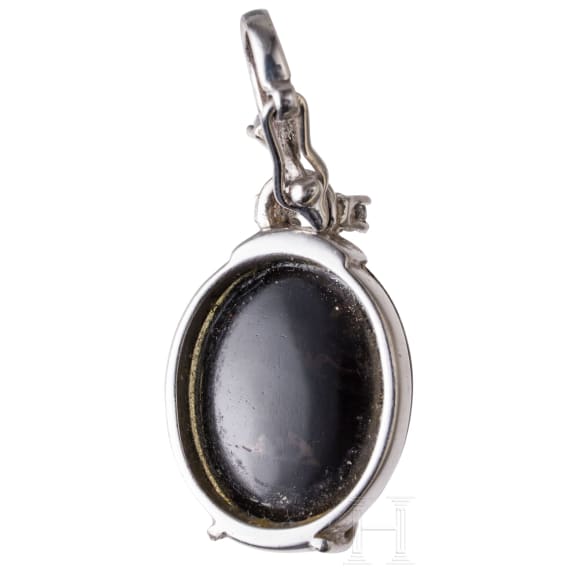 A 14 ct ring and a pendant with opal doublet and triplet with brilliants (approx. 0.72 ct)
