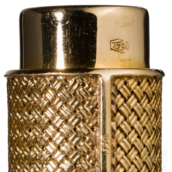 A 18ct gold evening bag and a 18ct gold atomizer, 1950s/60s