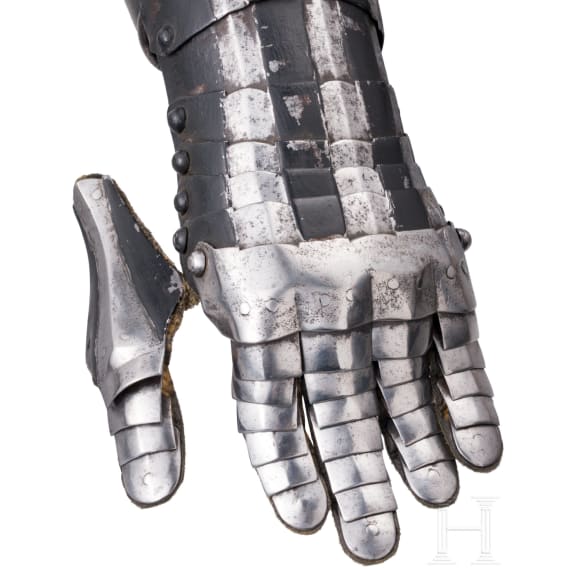 A long South German armoured gauntlet, Nuremberg, circa 1570