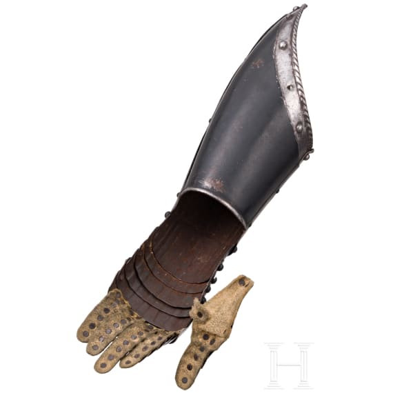 A long South German armoured gauntlet, Nuremberg, circa 1570
