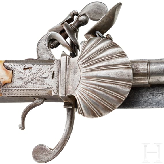 A hunting hanger with integrated flintlock pistol, Birmingham, circa 1800