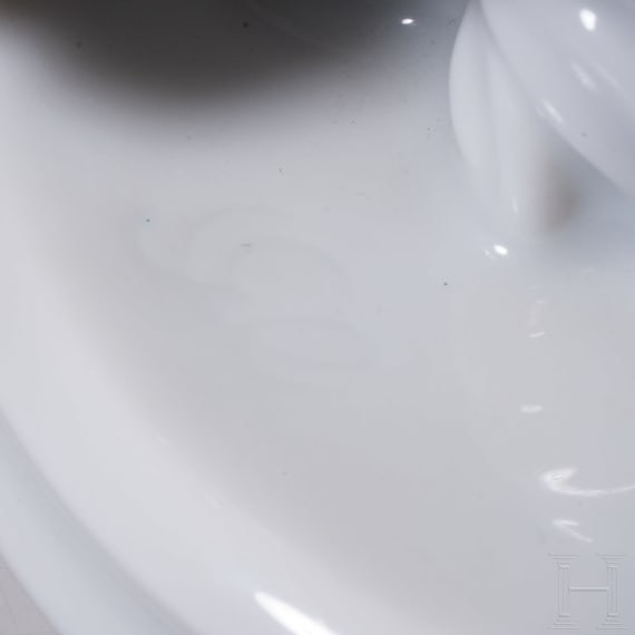 "Ionic dancer", Berthold Boehls, 1913 (design), Rosenthal, 1918 (finish) and "Idyll", Gustav Oppel, 1929 (design), Rosenthal, 1931