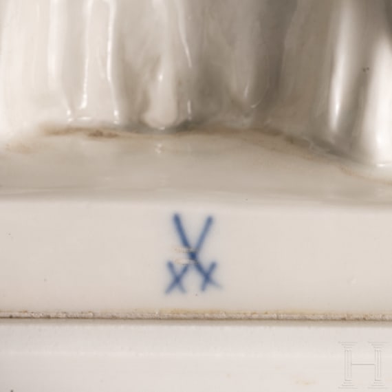 A large and rare porcelain eagle on a base, Max Esser, 1931 (design), Meissen (finish)