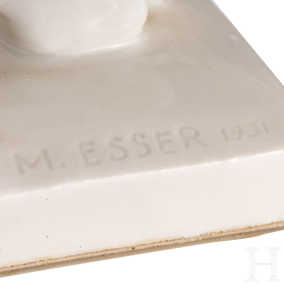 A large and rare porcelain eagle on a base, Max Esser, 1931 (design), Meissen (finish)