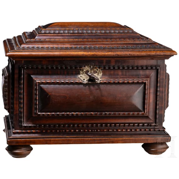 A German flame-banded walnut casket, 2nd half of the 17th century