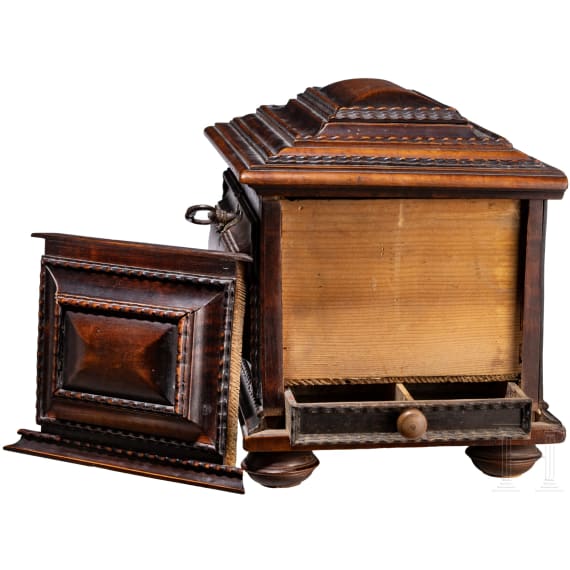 A German flame-banded walnut casket, 2nd half of the 17th century