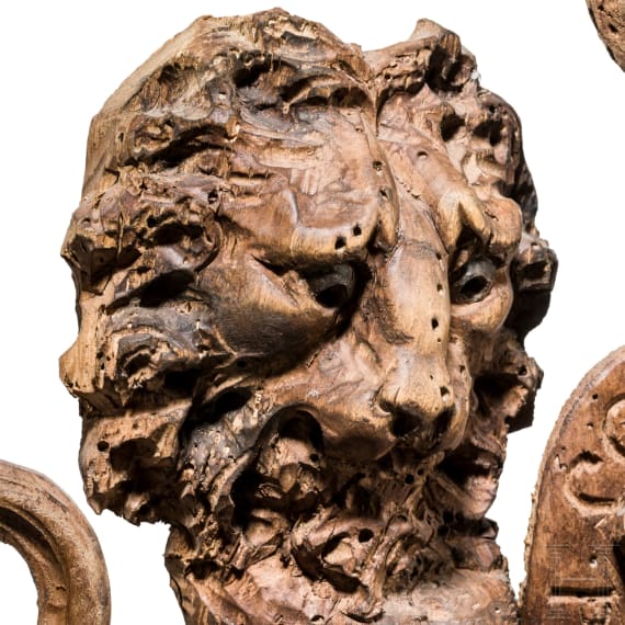 A finely carved English coat of arms of the United Kingdom, 19th century
