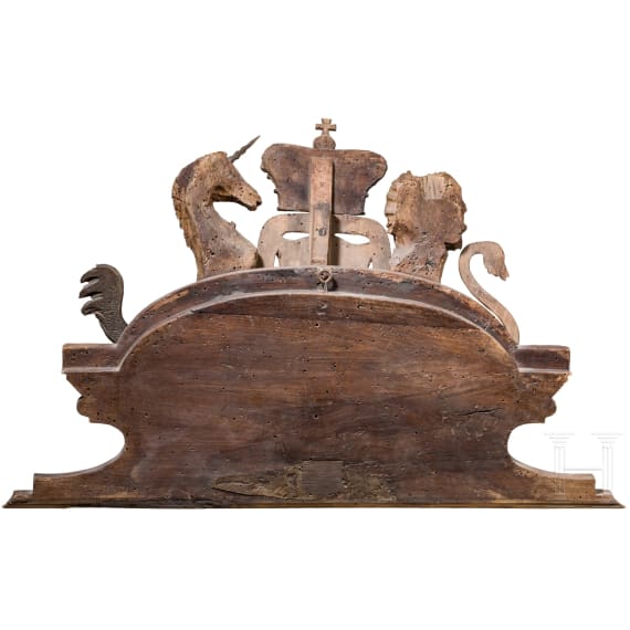 A finely carved English coat of arms of the United Kingdom, 19th century