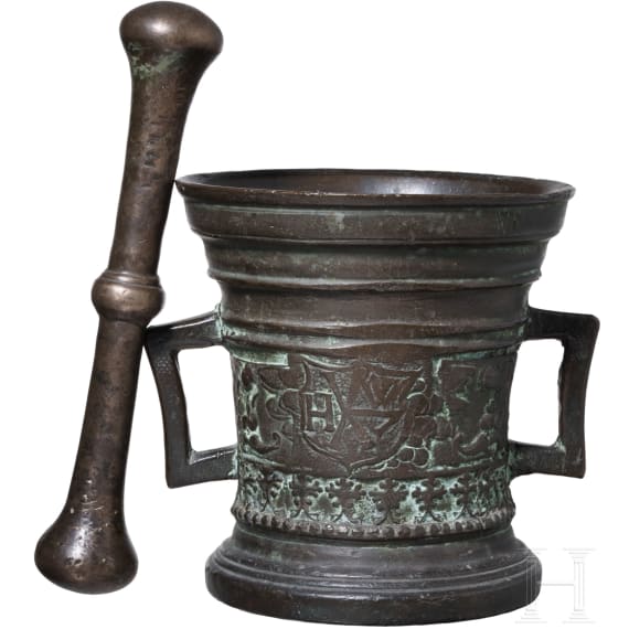 A Belgian Renaissance bronze mortar with house insignia, 2nd half of the 16th century