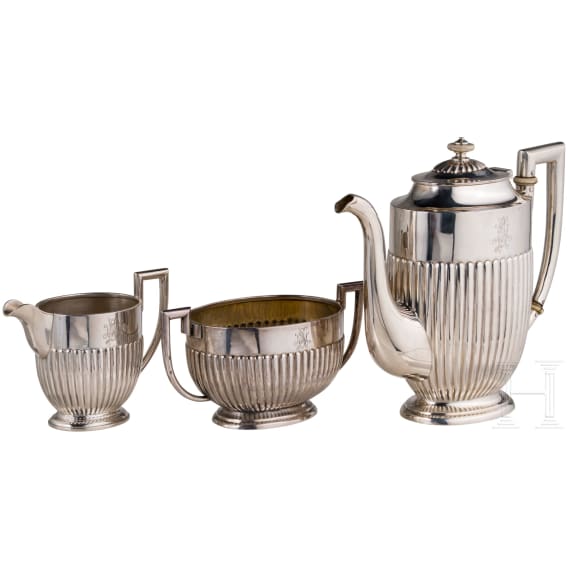 A silver three partite coffee set, Moscow, Ivan Tarabrov, 1896 - 1908