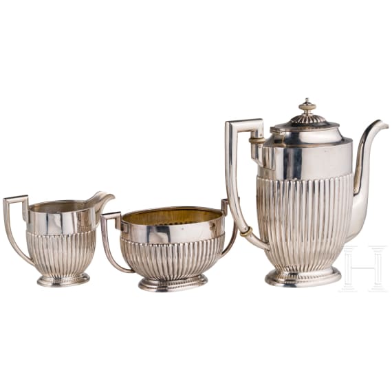 A silver three partite coffee set, Moscow, Ivan Tarabrov, 1896 - 1908