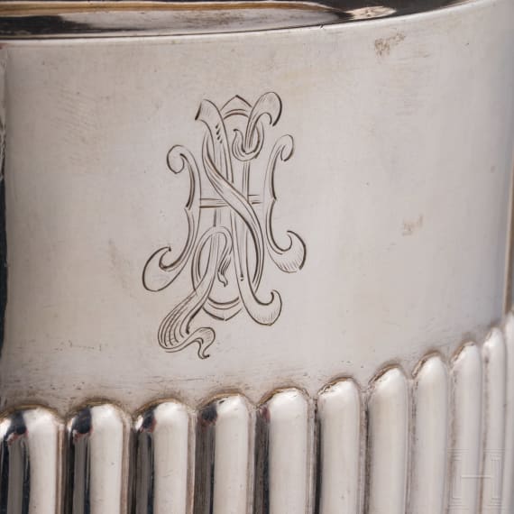 A silver three partite coffee set, Moscow, Ivan Tarabrov, 1896 - 1908