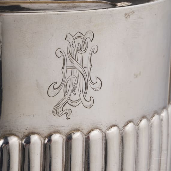 A silver three partite coffee set, Moscow, Ivan Tarabrov, 1896 - 1908