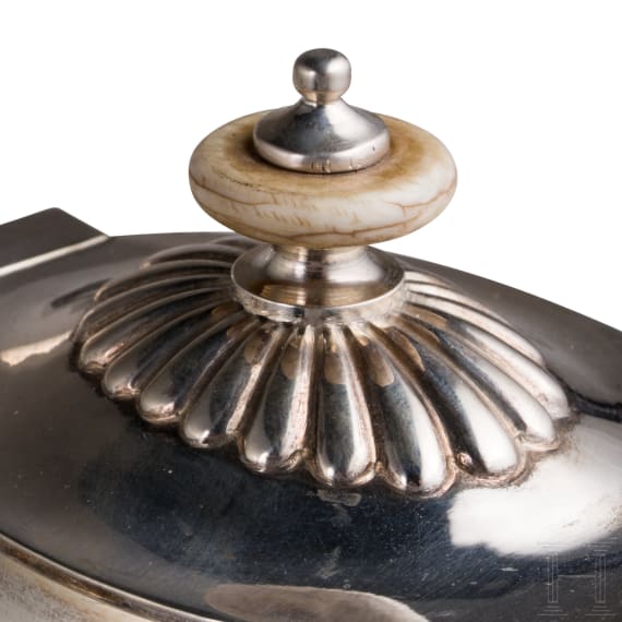 A silver three partite coffee set, Moscow, Ivan Tarabrov, 1896 - 1908