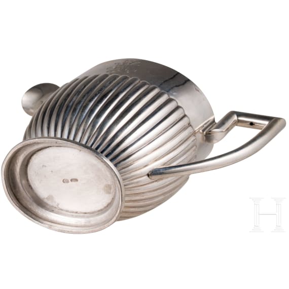 A silver three partite coffee set, Moscow, Ivan Tarabrov, 1896 - 1908