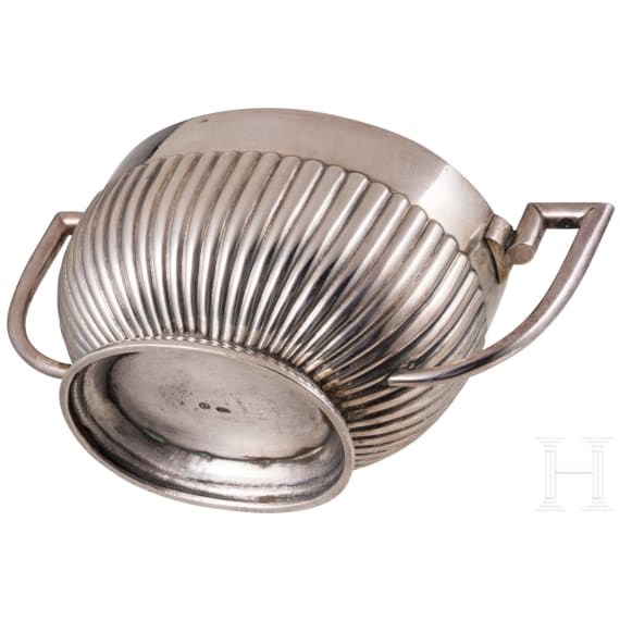 A silver three partite coffee set, Moscow, Ivan Tarabrov, 1896 - 1908