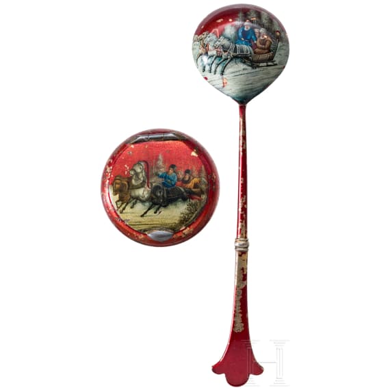 A Russian silver and red lacquer pillbox and tea spoon, Moscow, G. Sbitniev (pillbox), 1908-17