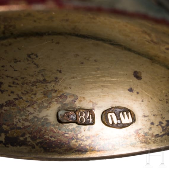A Russian silver and red lacquer pillbox and tea spoon, Moscow, G. Sbitniev (pillbox), 1908-17