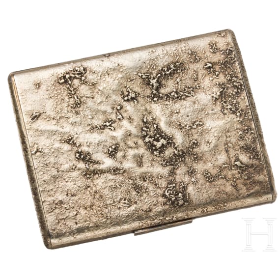 A silver-gilt cigarette case with Samorodok decor, circa 1910