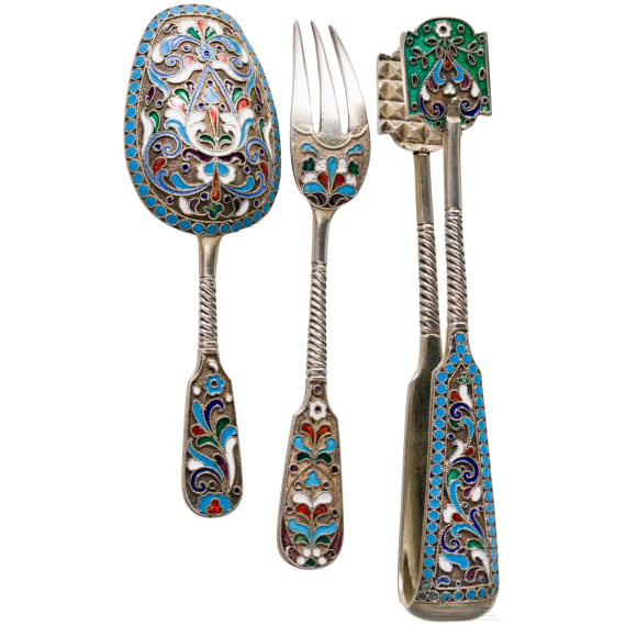 A pair of Russian silver and cloisonne enamel sugar tongs, a sugar spoon and a desert fork, Moscow, Mikhail Zorin, 1908