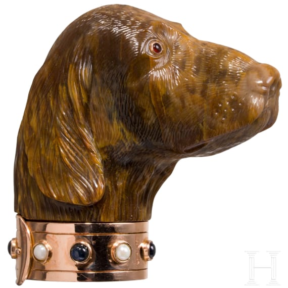 A gold-mounted dog-head shaped agate stone cane handle in the manner of Faberg&eacute;, 20th century