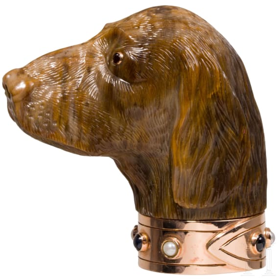 A gold-mounted dog-head shaped agate stone cane handle in the manner of Faberg&eacute;, 20th century