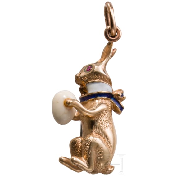 A Russian rabbit-shaped 14ct gold pendant in the manner of Faberg&eacute;, with case, 20th century