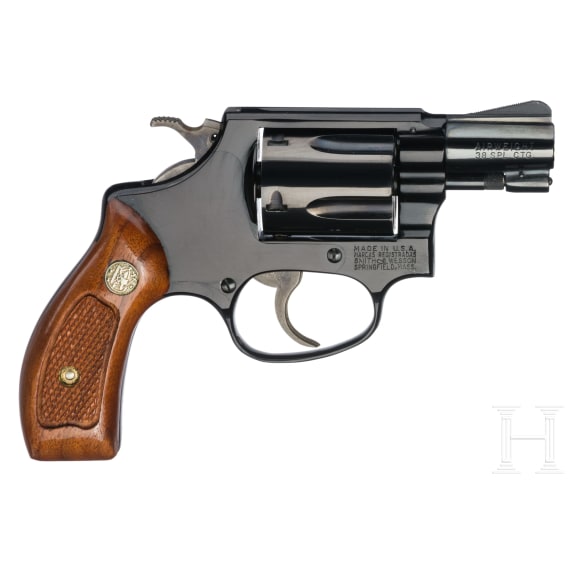 A Smith & Wesson Mod. 37 Airweight,in box