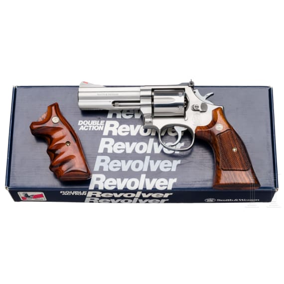 A Smith & Wesson Mod. 686, "The .357 Combat Magnum Stainless", as n.i.b.